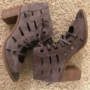 Vince Camuto brown heels